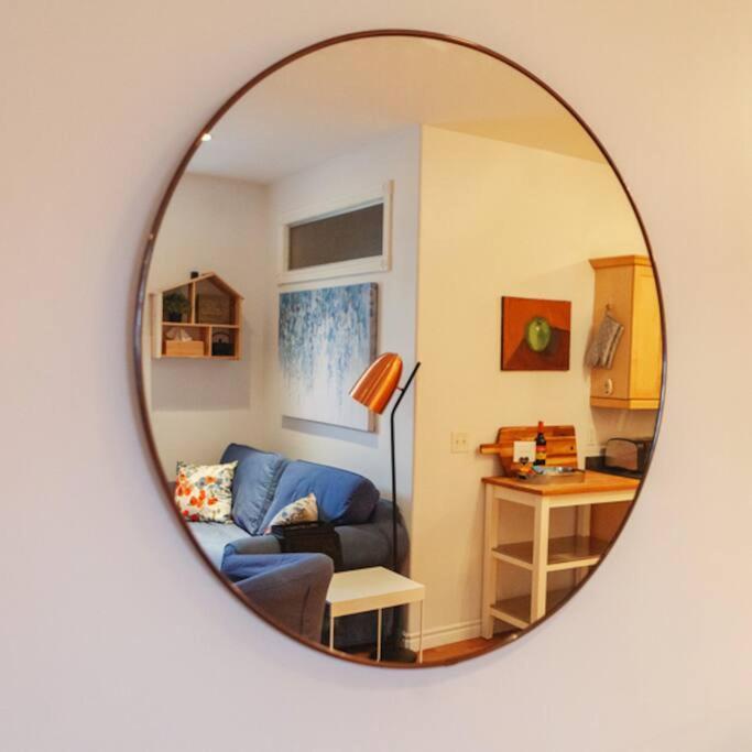 Large Upstairs Flat In Downtown Century Building Apartamento Belleville Exterior foto