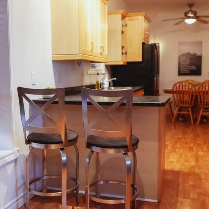 Large Upstairs Flat In Downtown Century Building Apartamento Belleville Exterior foto
