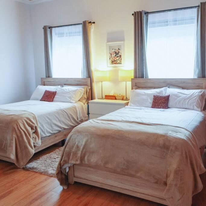 Large Upstairs Flat In Downtown Century Building Apartamento Belleville Exterior foto